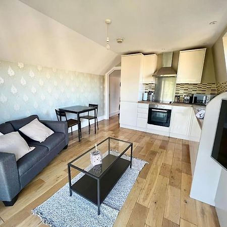 Lovely Two Bed Flat London Eksteriør bilde