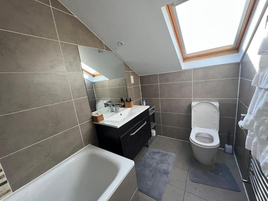 Lovely Two Bed Flat London Eksteriør bilde