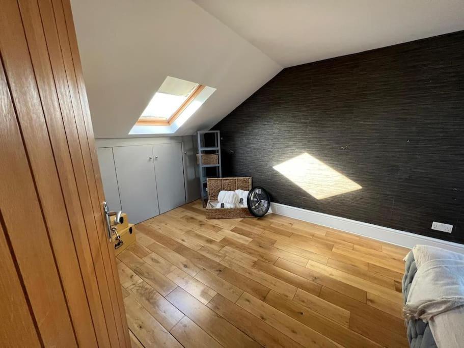 Lovely Two Bed Flat London Eksteriør bilde